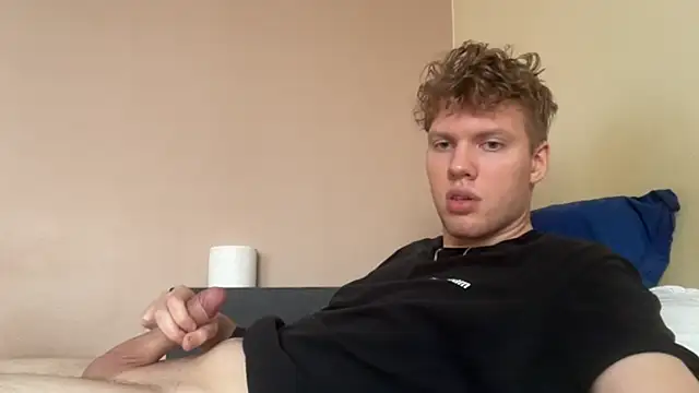 Snapshot of sexybooii6968 chatting on November 18, 10:41 am sexybooii6968 online show from November 18, 10:41 am