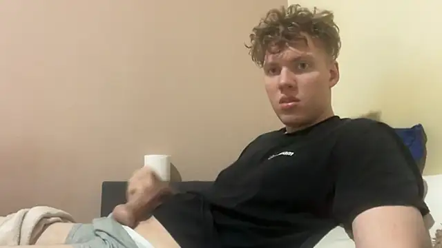 Snapshot of sexybooii6968 chatting on December 1, 2:44 pm sexybooii6968 online show from December 1, 2:44 pm