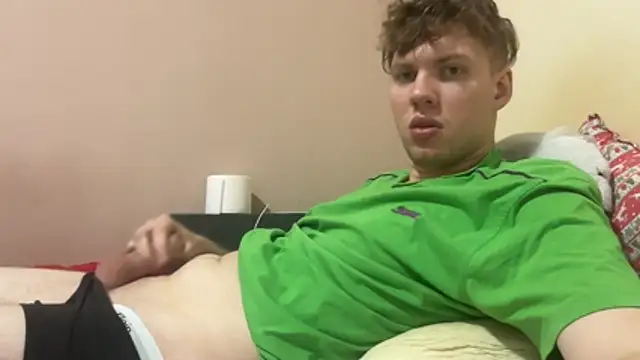 Snapshot of sexybooii6968 chatting on December 3, 2:04 pm sexybooii6968 online show from December 3, 2:04 pm