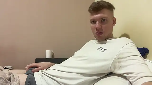 Snapshot of sexybooii6968 chatting on December 17, 2:45 pm sexybooii6968 online show from December 17, 2:45 pm