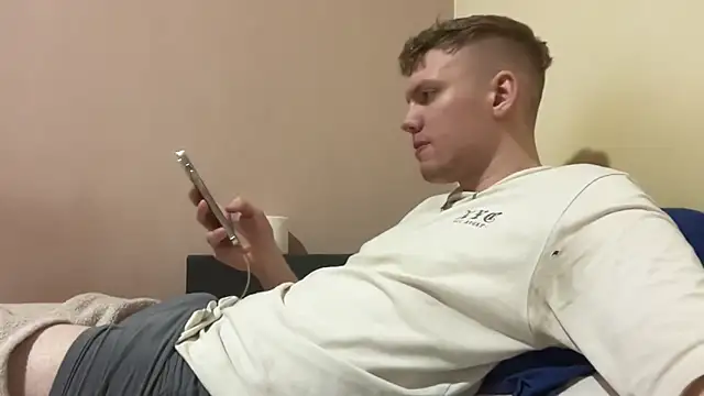 Snapshot of sexybooii6968 chatting on December 18, 5:41 pm sexybooii6968 online show from December 18, 5:41 pm