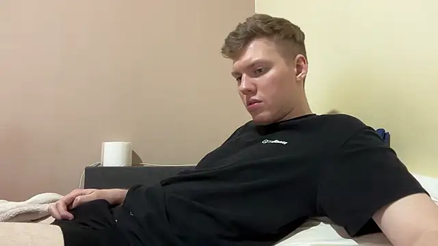 Snapshot of sexybooii6968 chatting on January 9, 4:10 pm sexybooii6968 online show from January 9, 4:10 pm