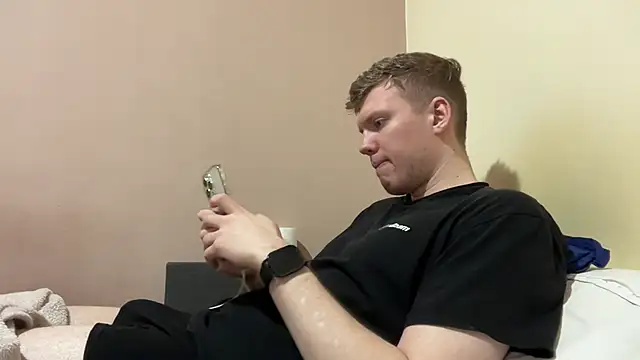 Snapshot of sexybooii6968 chatting on January 10, 2:52 pm sexybooii6968 online show from January 10, 2:52 pm