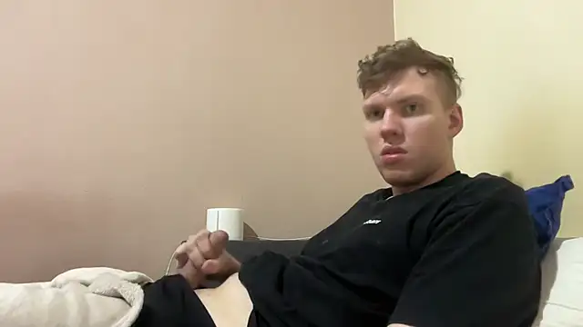 Snapshot of sexybooii6968 chatting on February 17, 3:51 pm sexybooii6968 online show from February 17, 3:51 pm