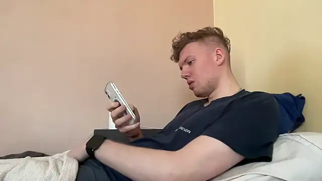 Snapshot of sexybooii6968 chatting on March 1, 11:34 am sexybooii6968 online show from March 1, 11:34 am