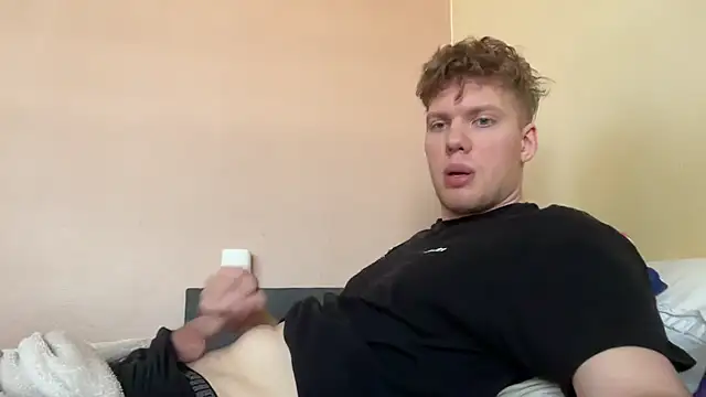 Snapshot of sexybooii6968 chatting on March 13, 9:05 am sexybooii6968 online show from March 13, 9:05 am