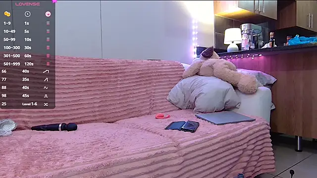 Snapshot of ScarletCarnal chatting on December 22, 8:36 pm ScarletCarnal online show from December 22, 8:36 pm