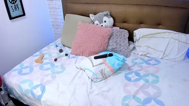 olivia love  online show from March 9, 9:46 pm