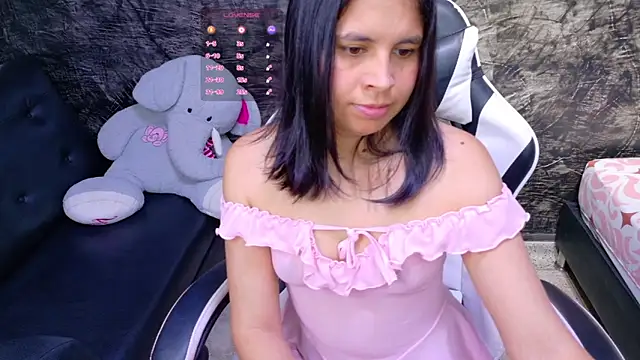 Snapshot of olivia_love_ chatting on May 10, 3:50 pm olivia love online show from May 10, 3:50 pm