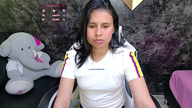 Snapshot of olivia_love_ chatting on June 17, 9:05 pm olivia love online show from June 17, 9:05 pm
