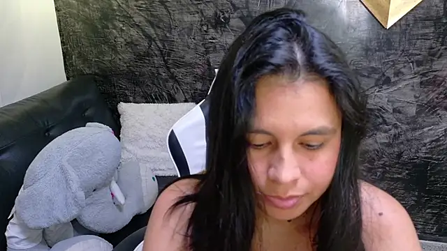 Snapshot of olivia_love_ chatting on July 2, 12:43 am olivia love online show from July 2, 12:43 am