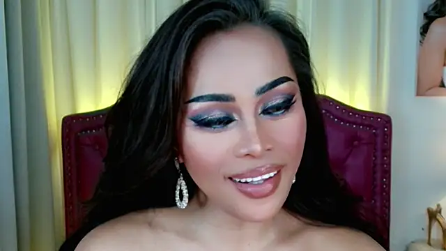 Snapshot of DreamLADYBOY chatting on June 22, 3:25 am DreamLADYBOY online show from June 22, 3:25 am