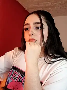 Snapshot of IvonneT chatting on November 9, 12:09 am IvonneT online show from November 9, 12:09 am