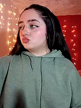 Snapshot of IvonneT chatting on November 28, 4:15 am IvonneT online show from November 28, 4:15 am