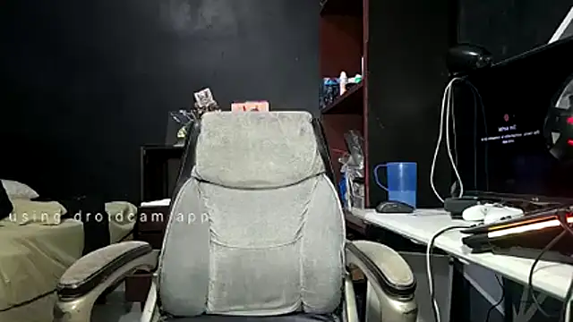 Snapshot of mikfgh50 chatting on February 21, 4:24 am mikfgh50 online show from February 21, 4:24 am