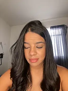 Snapshot of trianawhite chatting on November 7, 3:45 pm trianawhite online show from November 7, 3:45 pm