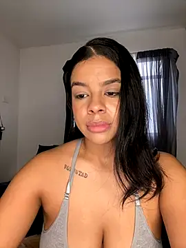 Snapshot of trianawhite chatting on November 28, 3:25 pm trianawhite online show from November 28, 3:25 pm