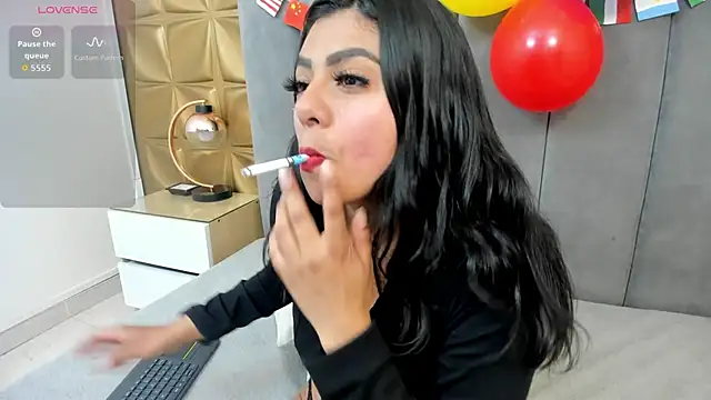 Snapshot of melani_dream chatting on July 1, 1:45 pm melani dream online show from July 1, 1:45 pm