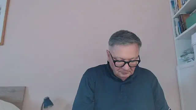 Snapshot of YOU6me chatting on May 11, 4:04 pm YOU6me online show from May 11, 4:04 pm