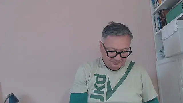 Snapshot of YOU6me chatting on May 16, 7:38 am YOU6me online show from May 16, 7:38 am