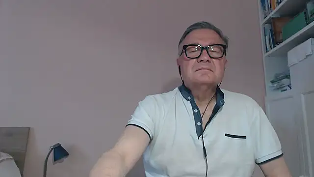 Snapshot of YOU6me chatting on June 2, 3:47 pm YOU6me online show from June 2, 3:47 pm