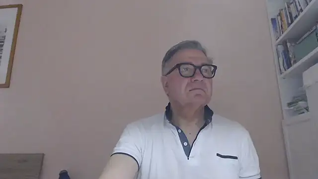Snapshot of YOU6me chatting on June 25, 7:24 am YOU6me online show from June 25, 7:24 am