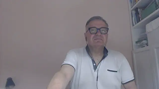 Snapshot of YOU6me chatting on June 30, 10:27 am YOU6me online show from June 30, 10:27 am