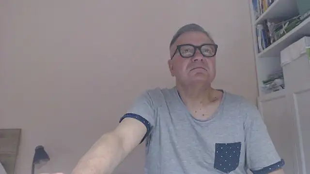 Snapshot of YOU6me chatting on July 2, 7:58 am YOU6me online show from July 2, 7:58 am