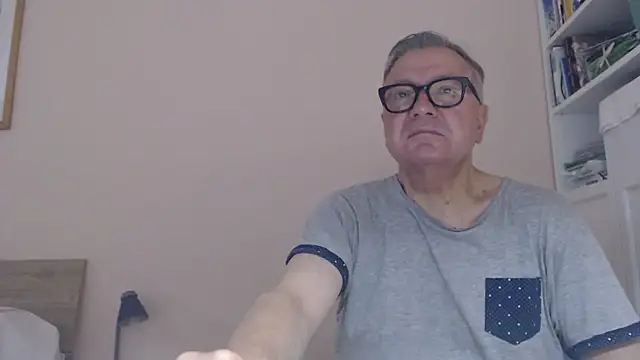 Snapshot of YOU6me chatting on July 3, 7:26 am YOU6me online show from July 3, 7:26 am