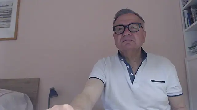 Snapshot of YOU6me chatting on July 7, 7:23 am YOU6me online show from July 7, 7:23 am