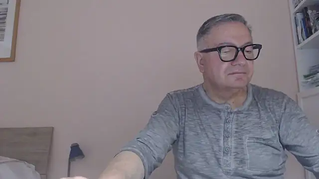 Snapshot of YOU6me chatting on July 9, 9:24 am YOU6me online show from July 9, 9:24 am