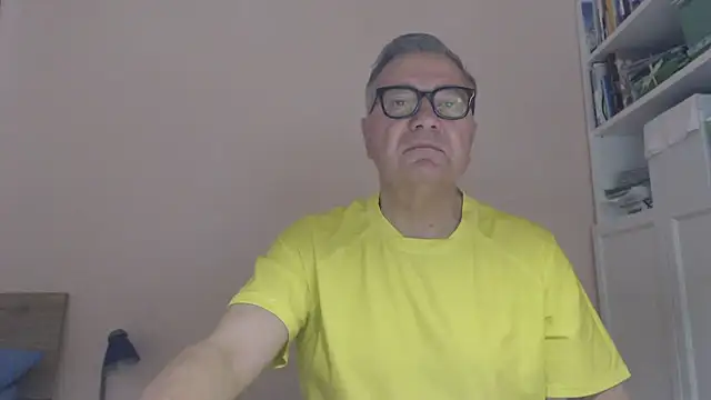 Snapshot of YOU6me chatting on July 13, 6:49 am YOU6me online show from July 13, 6:49 am