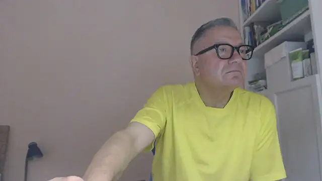 Snapshot of YOU6me chatting on July 14, 10:21 am YOU6me online show from July 14, 10:21 am