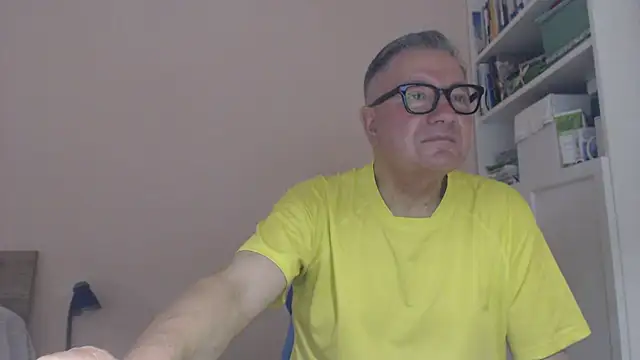 Snapshot of YOU6me chatting on July 16, 8:20 am YOU6me online show from July 16, 8:20 am