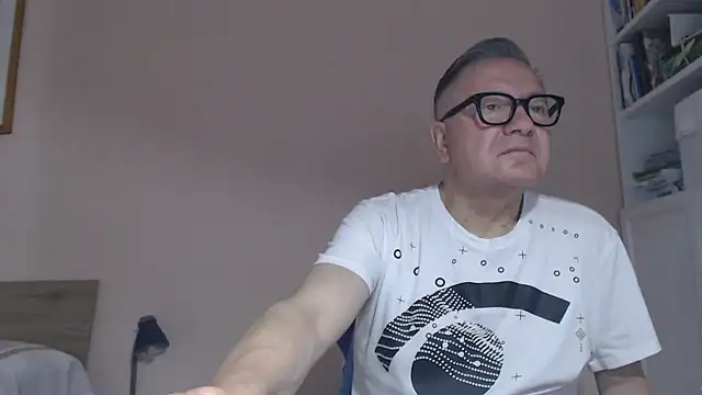 Snapshot of YOU6me chatting on July 17, 6:53 am YOU6me online show from July 17, 6:53 am