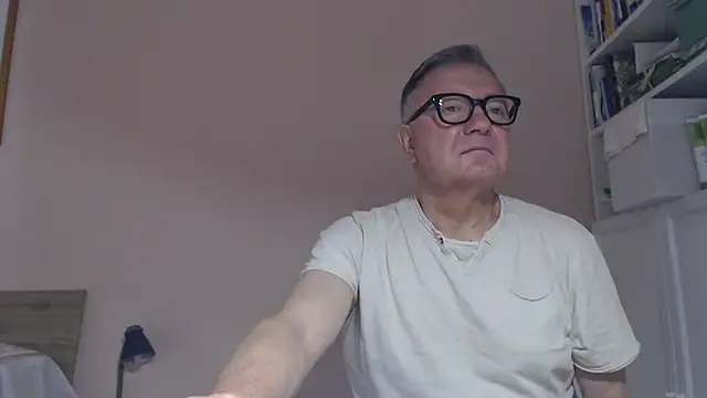 Snapshot of YOU6me chatting on July 20, 7:11 am YOU6me online show from July 20, 7:11 am