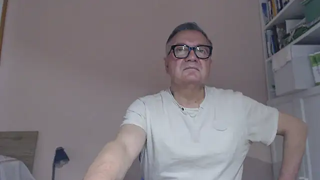 Snapshot of YOU6me chatting on July 20, 3:03 pm YOU6me online show from July 20, 3:03 pm