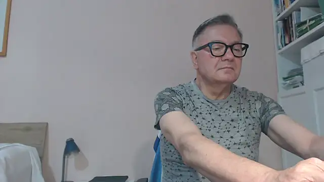 Snapshot of YOU6me chatting on July 23, 3:21 pm YOU6me online show from July 23, 3:21 pm
