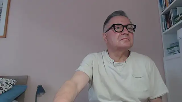 Snapshot of YOU6me chatting on July 27, 2:13 pm YOU6me online show from July 27, 2:13 pm