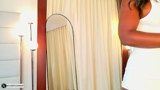 lissetlong69 online show from May 27, 11:24 pm