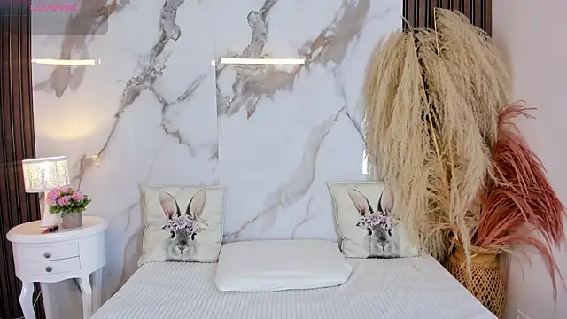 hannahill69 online show from June 12, 5:06 am