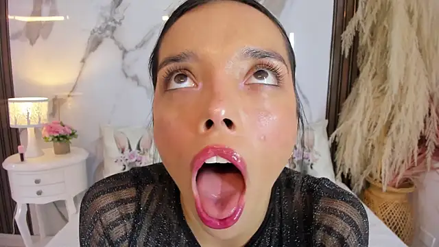 hannahill69 online show from July 16, 5:13 am