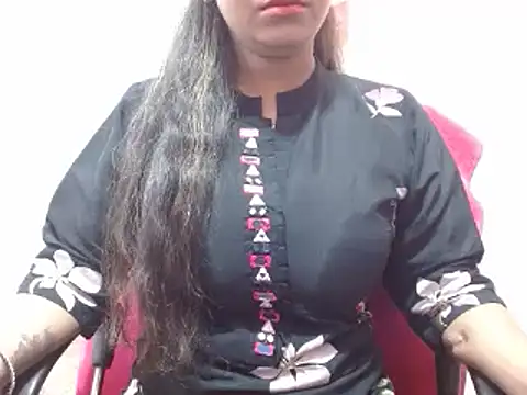 Snapshot of LovingPihu chatting on February 22, 5:02 am LovingPihu online show from February 22, 5:02 am