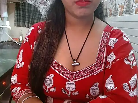 Snapshot of LovingPihu chatting on November 18, 6:18 am LovingPihu online show from November 18, 6:18 am