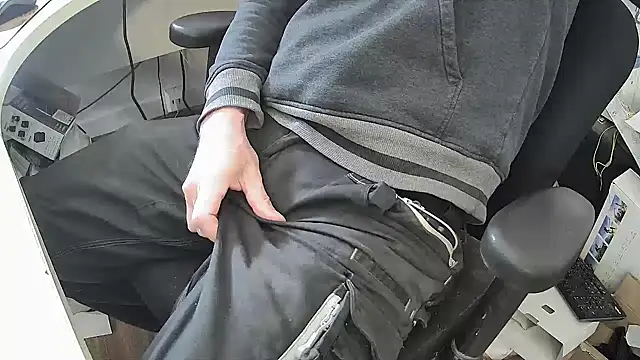 TomCumQuick online show from May 11, 7:58 am