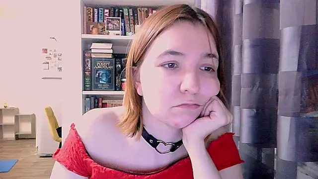 BrattyFoxyGirl online show from March 5, 5:39 pm