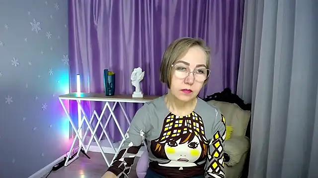 Snapshot of queen_a_n_i chatting on October 29, 9:00 am queen a n i online show from October 29, 9:00 am