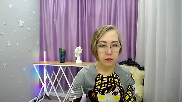 Snapshot of queen_a_n_i chatting on November 17, 12:00 pm queen a n i online show from November 17, 12:00 pm