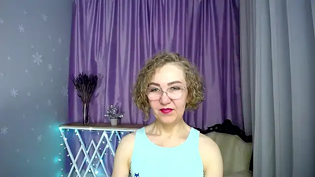 Snapshot of queen_a_n_i chatting on May 10, 9:58 am queen a n i online show from May 10, 9:58 am
