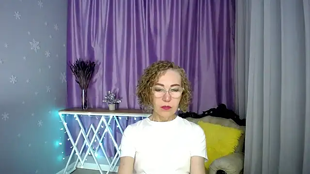 Snapshot of queen_a_n_i chatting on May 24, 7:35 am queen a n i online show from May 24, 7:35 am